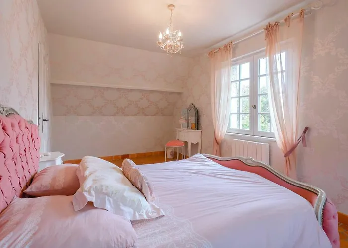 Norman House 160m2 With Pool At The Hippodrome Dom wakacyjny *