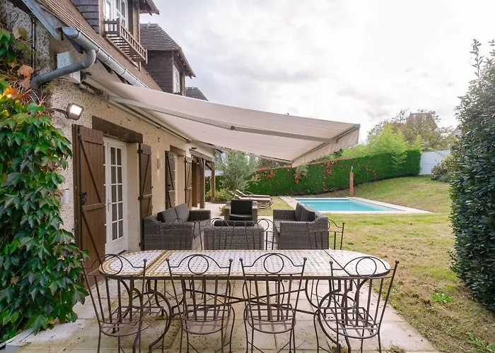 Norman House 160m2 With Pool At The Hippodrome Casa de Férias Deauville
